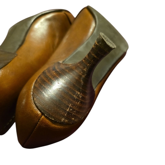 Stuart Weitzman Buckled Studded Brown High Quality Leather Pointed Pumps Sz6M - Picture 9 of 12